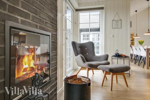 Der Aufenthaltsraum bietet Platz für 18 Personen, wenn ihr das Ferienhaus 386 in Ostjütland besucht.