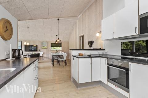 Die Küche in dem Luxusferienhaus Nr. 380 ist so gut ausgestattet, dass man problemlos Mahlzeiten für 14 Personen zubereiten kann.