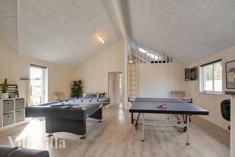 Aktivitätsraum im Luxusferienhaus Nr. 394 mit 8 Schlafzimmern und Platz für 22 Gäste.