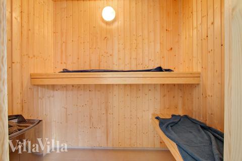 Genießen Sie die heiße Sauna im Luxusferienhaus Nr. 394 für 22 Personen