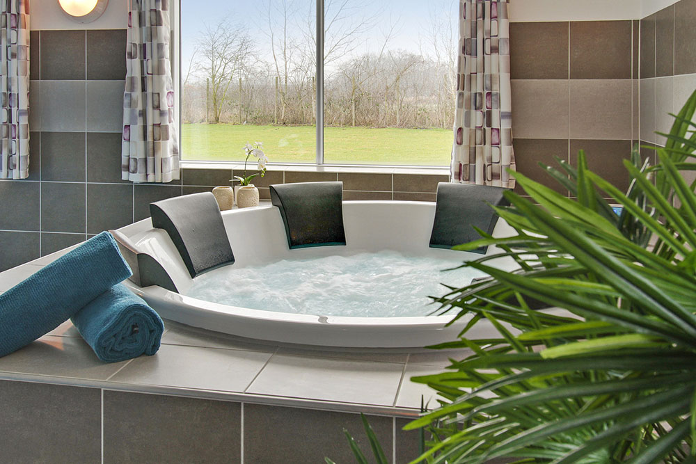 Genießen Sie den warmen Whirlpool im Luxusferienhaus Nr. 701 in Deutschland