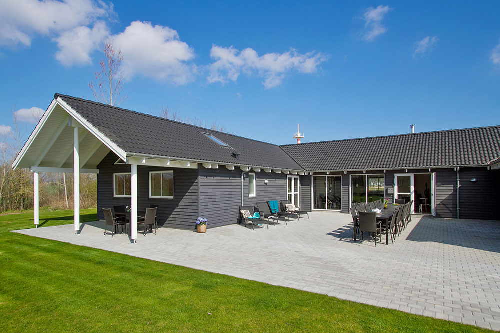 Das Luxusferienhaus Nr. 701 hat eine tolle Terrasse, die mit hochwertigen Gartenmöbeln für 24 Personen ausgestattet ist.