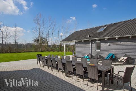 Genießen Sie einen Grillabend auf der Terrasse des Luxusferienhauses Nr. 701 in Deutschland