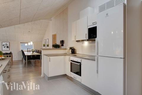 Die Küche in dem Luxusferienhaus Nr. 702 ist so gut ausgestattet, dass man problemlos Mahlzeiten für 12 Personen zubereiten kann.