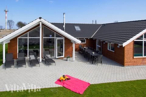 Das Luxusferienhaus Nr. 702 hat eine tolle Terrasse, die mit hochwertigen Gartenmöbeln für 12 Personen ausgestattet ist.