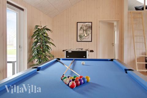Neben den vielen schönen Stunden, die man im Poolbereich des Hauses verbringen kann, bietet das Luxusferienhaus 703 auch Spielevergnügen bei Billard/Tischtennis und Darts