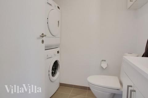 Eines der Badezimmer im Luxusferienhaus Nr. 703