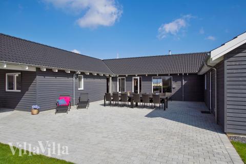 Das Luxusferienhaus Nr. 703 hat eine tolle Terrasse, die mit hochwertigen Gartenmöbeln für 20 Personen ausgestattet ist.