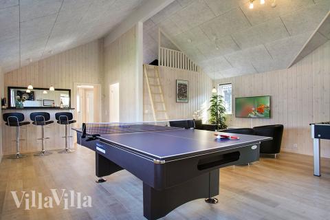 Das Luxusferienhaus 704 für 18 Personen hat einen großen Aktivitätsraum mit u. a. Billard und Darts