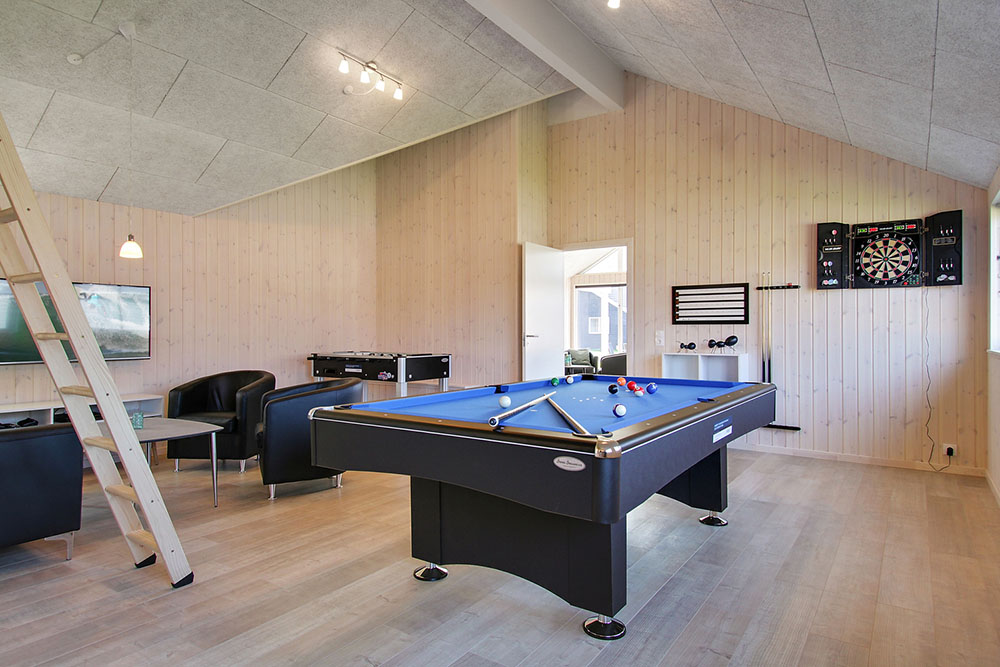 Neben den vielen schönen Stunden, die man im Poolbereich des Hauses verbringen kann, bietet das Luxusferienhaus 704 auch Spielevergnügen bei Billard/Tischtennis und Darts