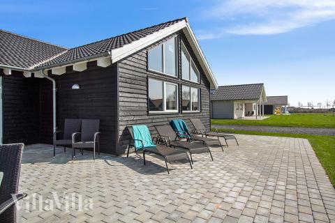 Das Luxusferienhaus Nr. 704 hat eine tolle Terrasse, die mit hochwertigen Gartenmöbeln für 18 Personen ausgestattet ist.