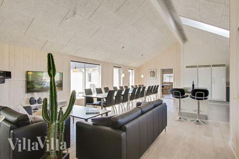 Aufenthaltsraum mit Platz für 22 im Luxusferienhaus Nr. 705.