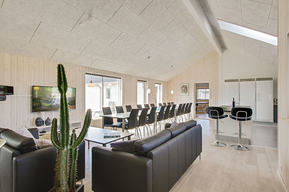Aufenthaltsraum mit Platz für 22 im Luxusferienhaus Nr. 705.