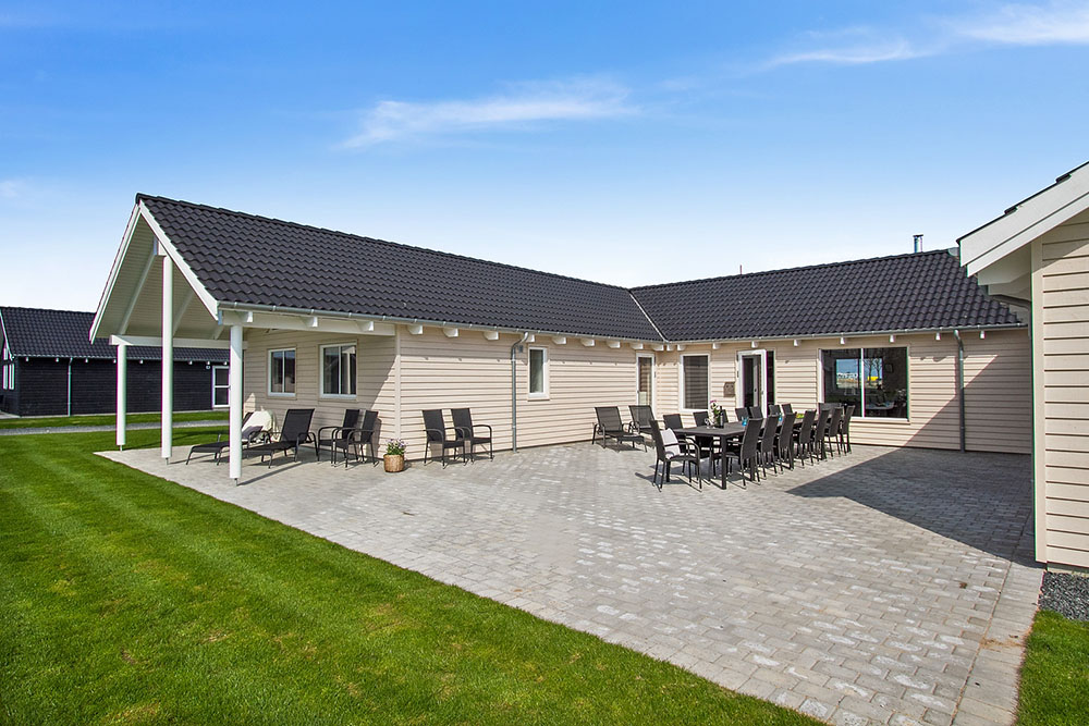 Das Luxusferienhaus Nr. 705 hat eine tolle Terrasse, die mit hochwertigen Gartenmöbeln für 22 Personen ausgestattet ist.