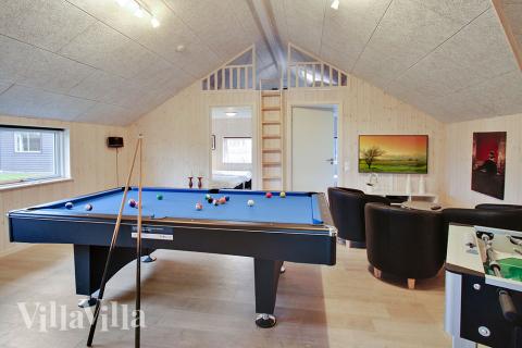 Neben den vielen schönen Stunden, die man im Poolbereich des Hauses verbringen kann, bietet das Luxusferienhaus 708 auch Spielevergnügen bei Billard/Tischtennis und Darts