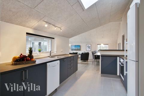 Die Küche in dem Luxusferienhaus Nr. 708 ist so gut ausgestattet, dass man problemlos Mahlzeiten für 12 Personen zubereiten kann.