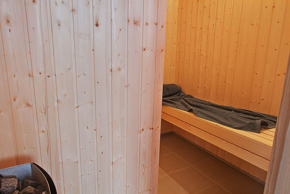 Genießen Sie die heiße Sauna im Luxusferienhaus Nr. 708 für 12 Personen