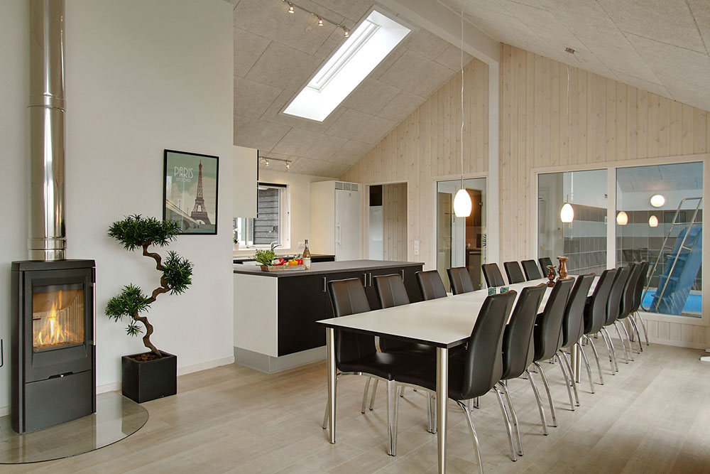 Aufenthaltsraum mit Platz für 16 im Luxusferienhaus Nr. 709.