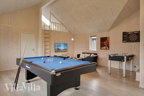 Neben den vielen schönen Stunden, die man im Poolbereich des Hauses verbringen kann, bietet das Luxusferienhaus 709 auch Spielevergnügen bei Billard/Tischtennis und Darts