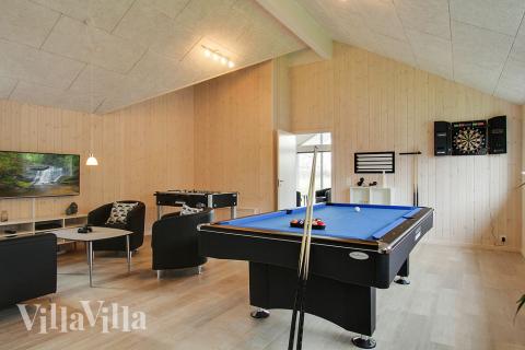 Neben den vielen schönen Stunden, die man im Poolbereich des Hauses verbringen kann, bietet das Luxusferienhaus 710 auch Spielevergnügen bei Billard/Tischtennis und Darts