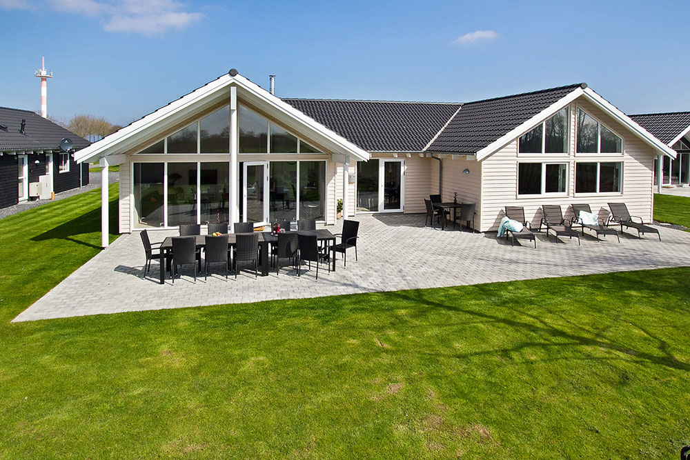 Das Luxusferienhaus Nr. 710 hat eine tolle Terrasse, die mit hochwertigen Gartenmöbeln für 18 Personen ausgestattet ist.