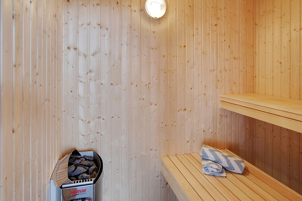 Genießen Sie die heiße Sauna im Luxusferienhaus Nr. 711 für 16 Personen