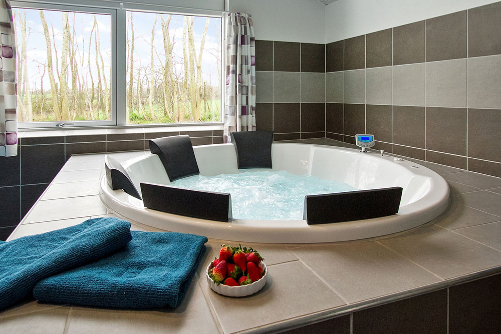 Genießen Sie den warmen Whirlpool im Luxusferienhaus Nr. 712 in Deutschland