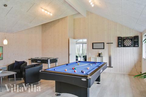 Neben den vielen schönen Stunden, die man im Poolbereich des Hauses verbringen kann, bietet das Luxusferienhaus 712 auch Spielevergnügen bei Billard/Tischtennis und Darts