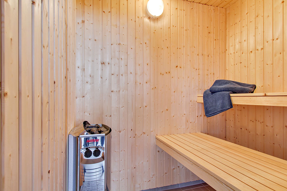 Genießen Sie die heiße Sauna im Luxusferienhaus Nr. 712 für 18 Personen