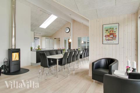 Der Aufenthaltsraum bietet Platz für 18 Personen, wenn ihr das Ferienhaus 712 in Deutschland besucht.