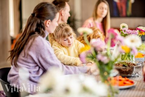 Aufenthaltsraum mit Platz für 20 im Luxusferienhaus Nr. 393.