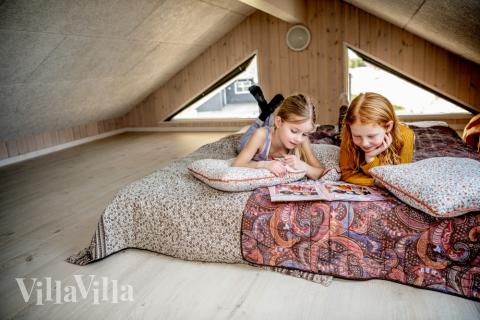 Der große ausgebaute Dachboden im Luxusferienhaus Nr. 393 für 20 Personen