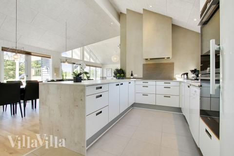 Die Küche in dem Luxusferienhaus Nr. 396 ist so gut ausgestattet, dass man problemlos Mahlzeiten für 16 Personen zubereiten kann.