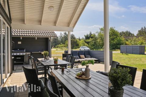 Auf der Terrasse des Ferienhauses Nr. 396 ist Platz für 16 Personen.