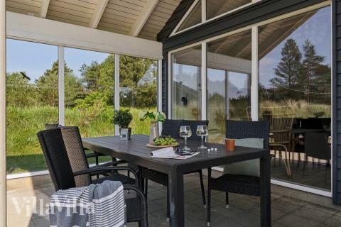 Genießen Sie einen Grillabend auf der Terrasse des Luxusferienhauses Nr. 396 in Westjütland