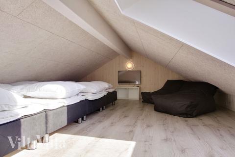 Einige der 16 Schlafgelegenheiten befinden sich im Luxusferienhaus Nr. 713 auf dem ausgebauten Dachboden