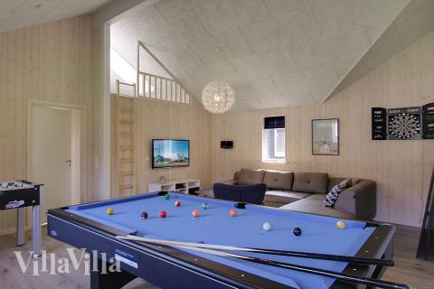 Neben den vielen schönen Stunden, die man im Poolbereich des Hauses verbringen kann, bietet das Luxusferienhaus 713 auch Spielevergnügen bei Billard/Tischtennis und Darts