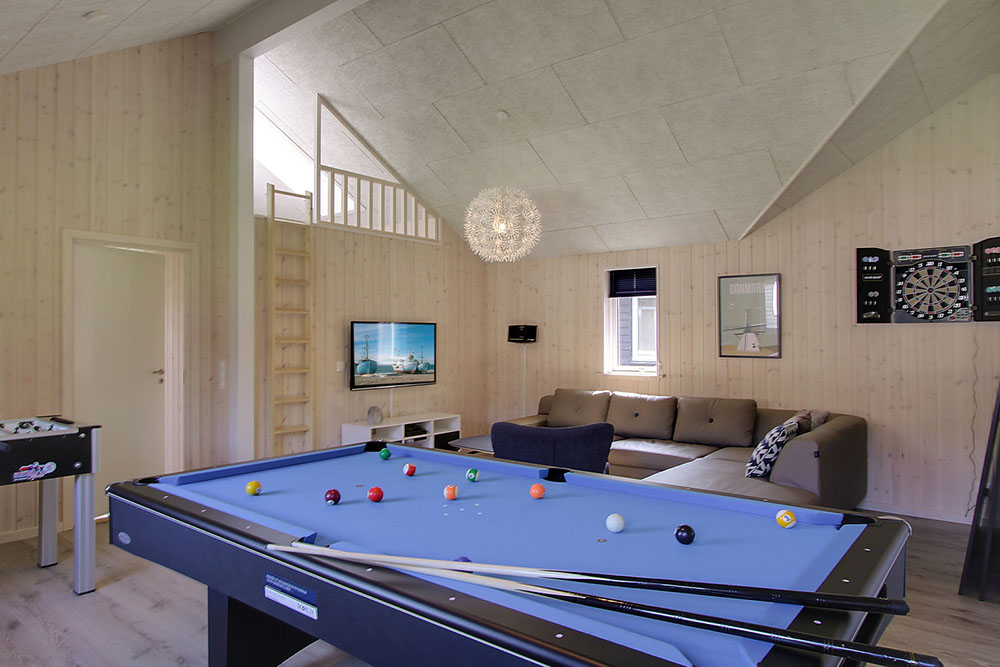 Neben den vielen schönen Stunden, die man im Poolbereich des Hauses verbringen kann, bietet das Luxusferienhaus 713 auch Spielevergnügen bei Billard/Tischtennis und Darts