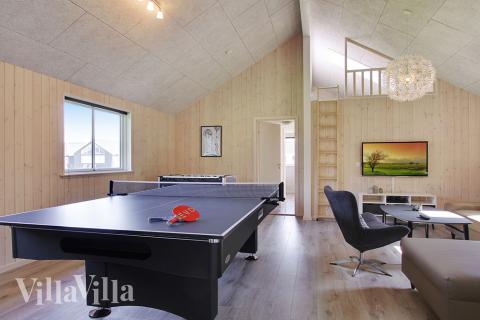 Das Luxusferienhaus 713 für 16 Personen hat einen großen Aktivitätsraum mit u. a. Billard und Darts