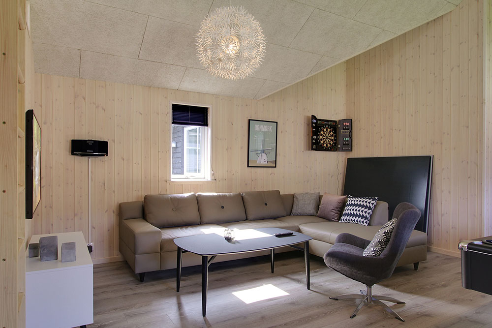Aktivitätsraum im Luxusferienhaus Nr. 713 mit 6 Schlafzimmern und Platz für 16 Gäste.