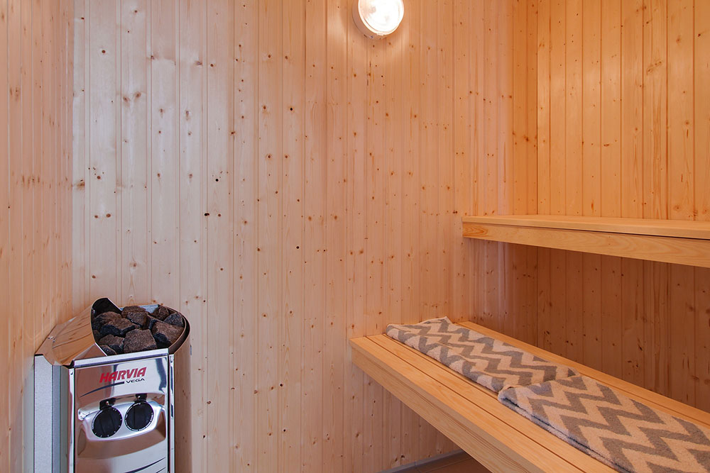 Genießen Sie die heiße Sauna im Luxusferienhaus Nr. 713 für 16 Personen