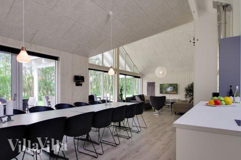 Aufenthaltsraum mit Platz für 16 im Luxusferienhaus Nr. 713.