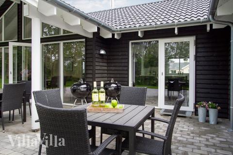 Das Luxusferienhaus Nr. 713 hat eine tolle Terrasse, die mit hochwertigen Gartenmöbeln für 16 Personen ausgestattet ist.