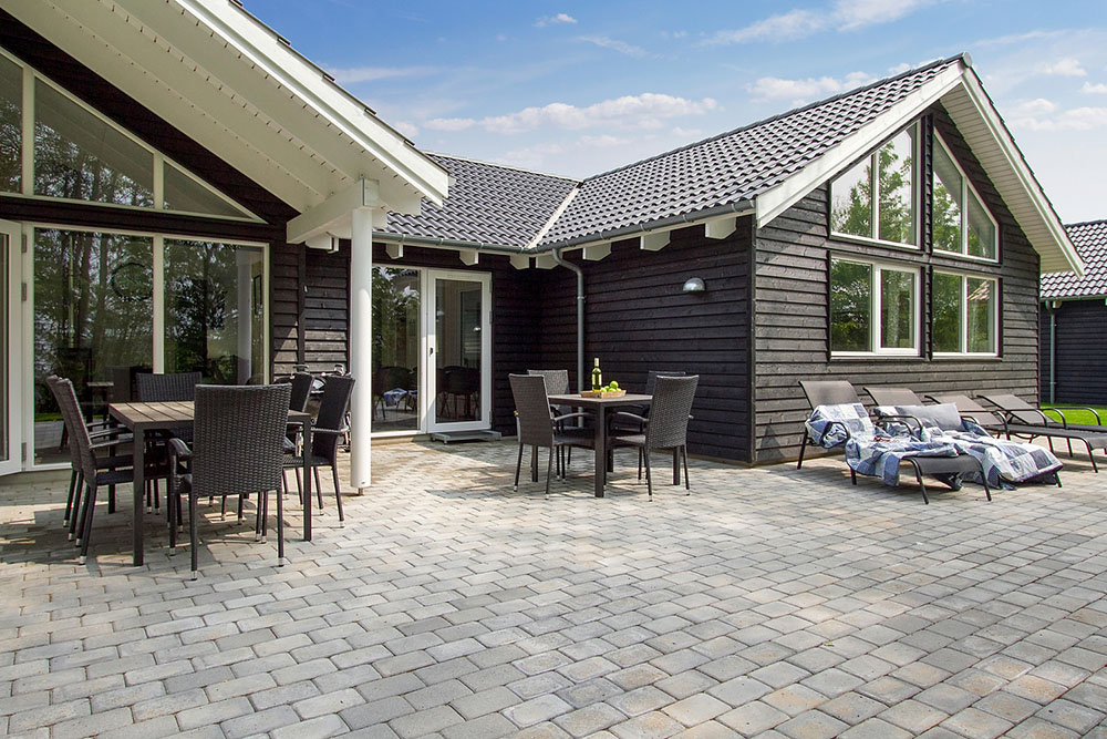 Genießen Sie einen Grillabend auf der Terrasse des Luxusferienhauses Nr. 713 in Deutschland