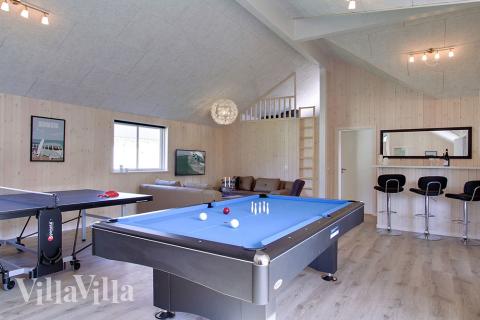 Das Luxusferienhaus 706 für 24 Personen hat einen großen Aktivitätsraum mit u. a. Billard und Darts