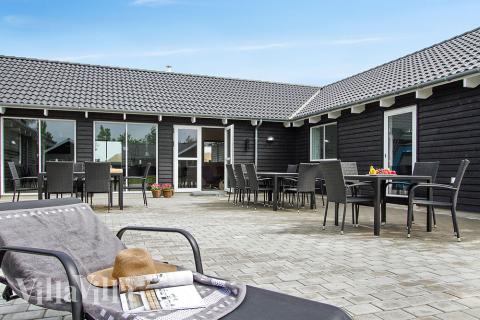 Das Luxusferienhaus Nr. 706 hat eine tolle Terrasse, die mit hochwertigen Gartenmöbeln für 24 Personen ausgestattet ist.