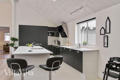 Die Küche in dem Luxusferienhaus Nr. 714 ist so gut ausgestattet, dass man problemlos Mahlzeiten für 24 Personen zubereiten kann.