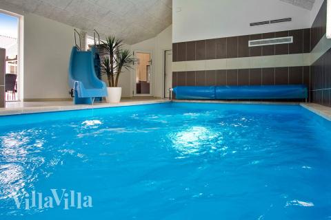 Der schicke Pool im Luxusferienhaus Nr. 714 für 24 Personen