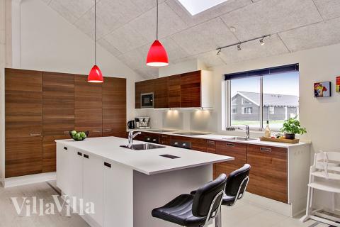 Die Küche in dem Luxusferienhaus Nr. 715 ist so gut ausgestattet, dass man problemlos Mahlzeiten für 20 Personen zubereiten kann.