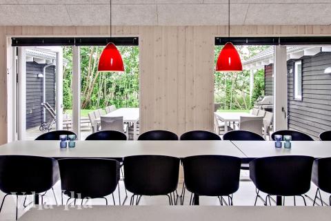 Aufenthaltsraum mit Platz für 20 im Luxusferienhaus Nr. 715.